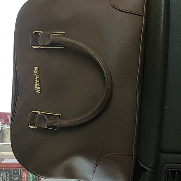 Kenneth Cole Reaction Leather Purse - Picture 2 of 4
